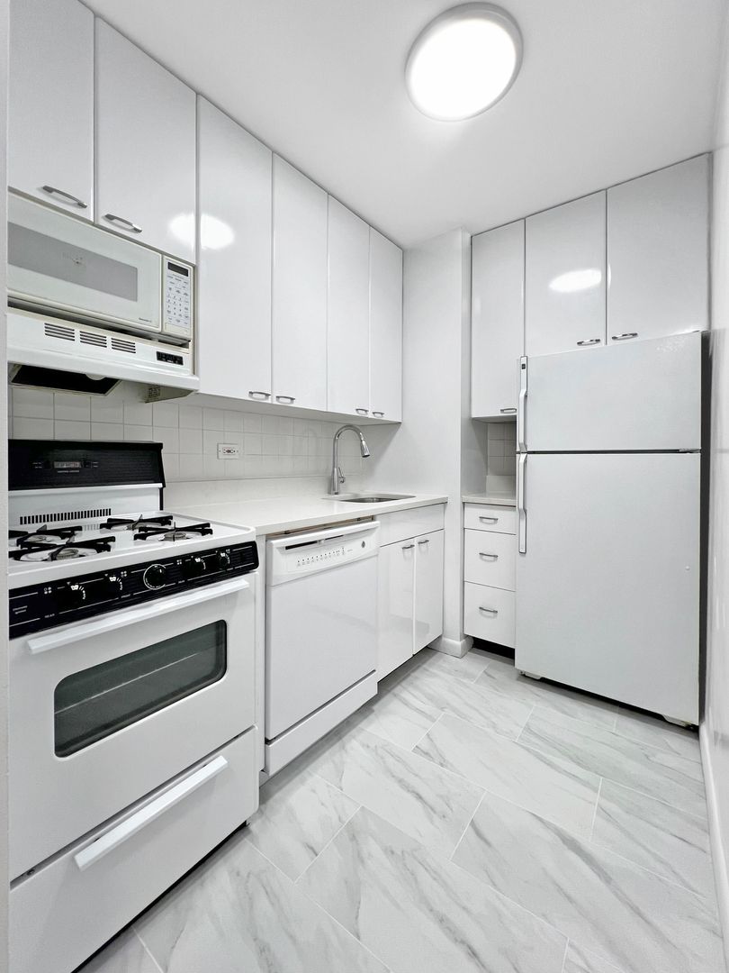 New York Apartment: 150 E 18th Street