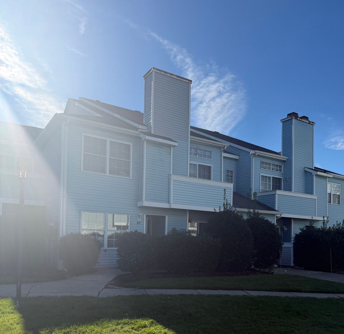 Move in Ready 2 Bedroom, 1 Bathroom First Floor Apartment!