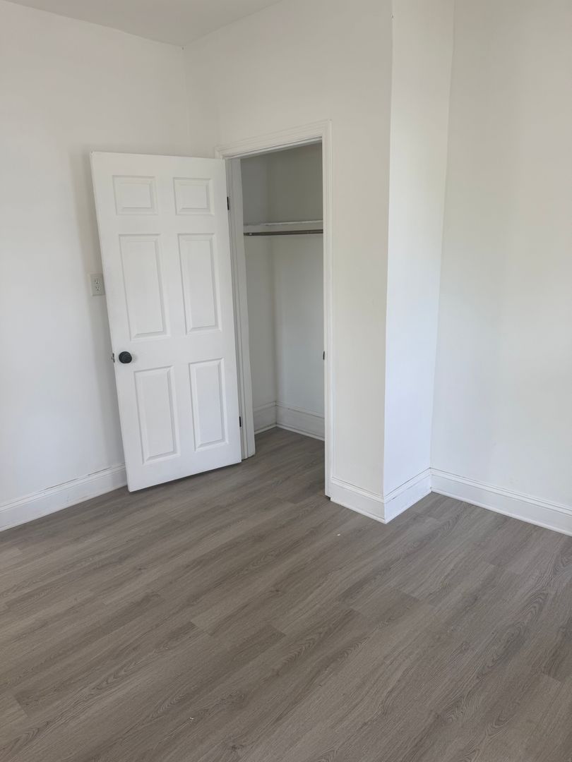 Millville Apartment: 219 E Mulberry St