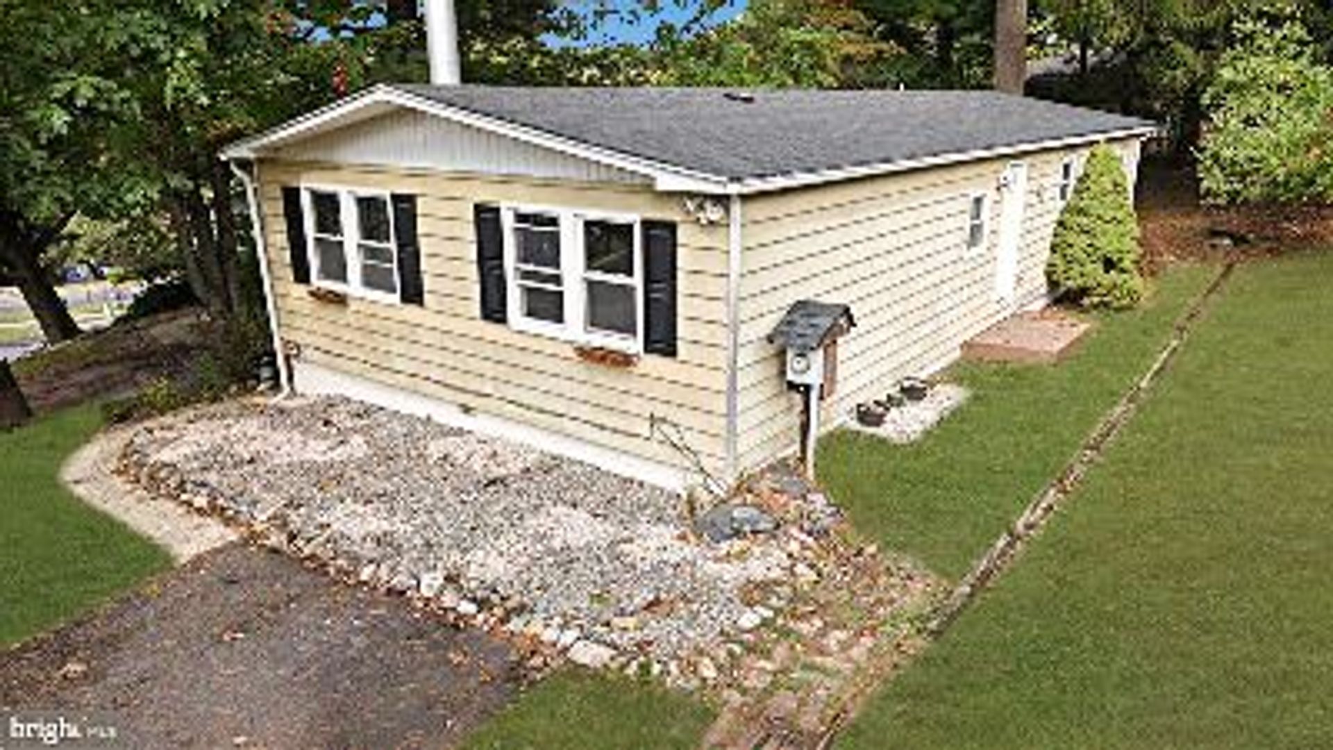 High Bridge House: 9 Greenwich Dr