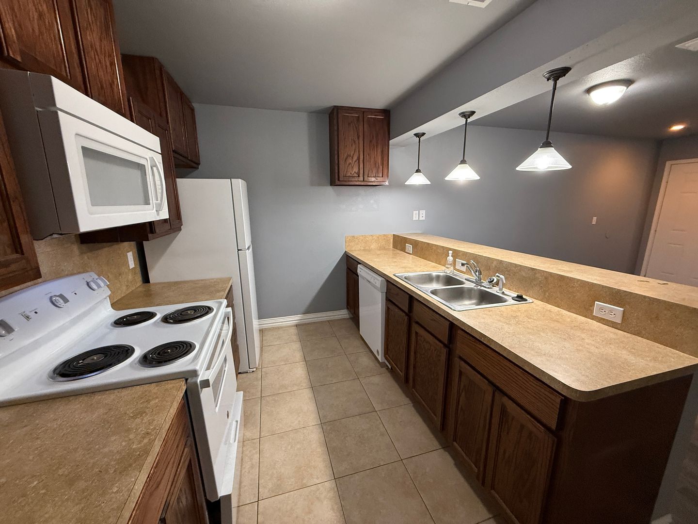 HALLSVILLE Apartment: 310 E. PINE & 311 E. PINE