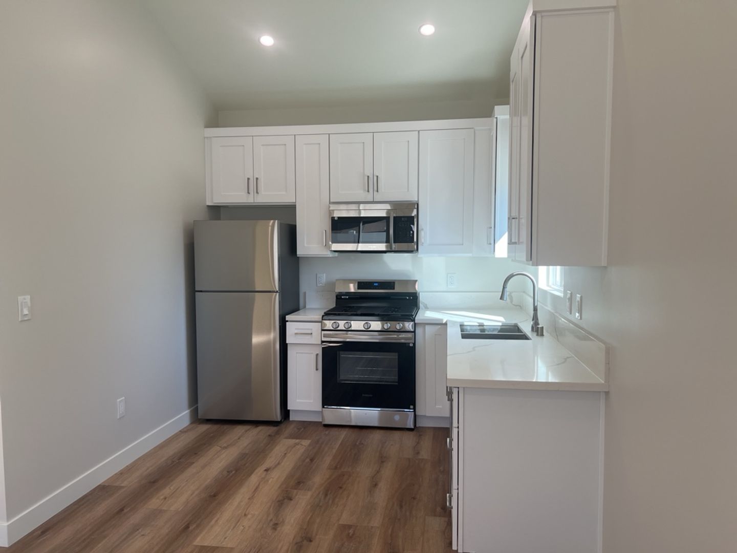 Los Angeles Apartment: 3612 Brunswick Ave