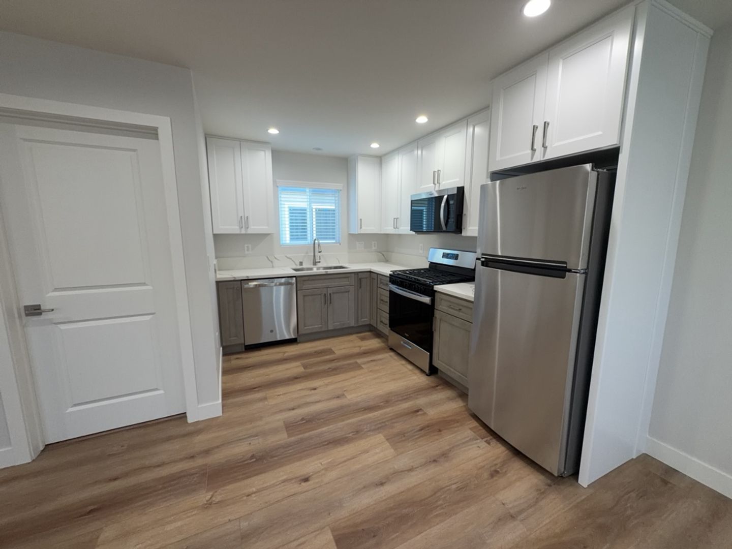 North Hollywood Apartment: 10640-46 Victory Blvd.*