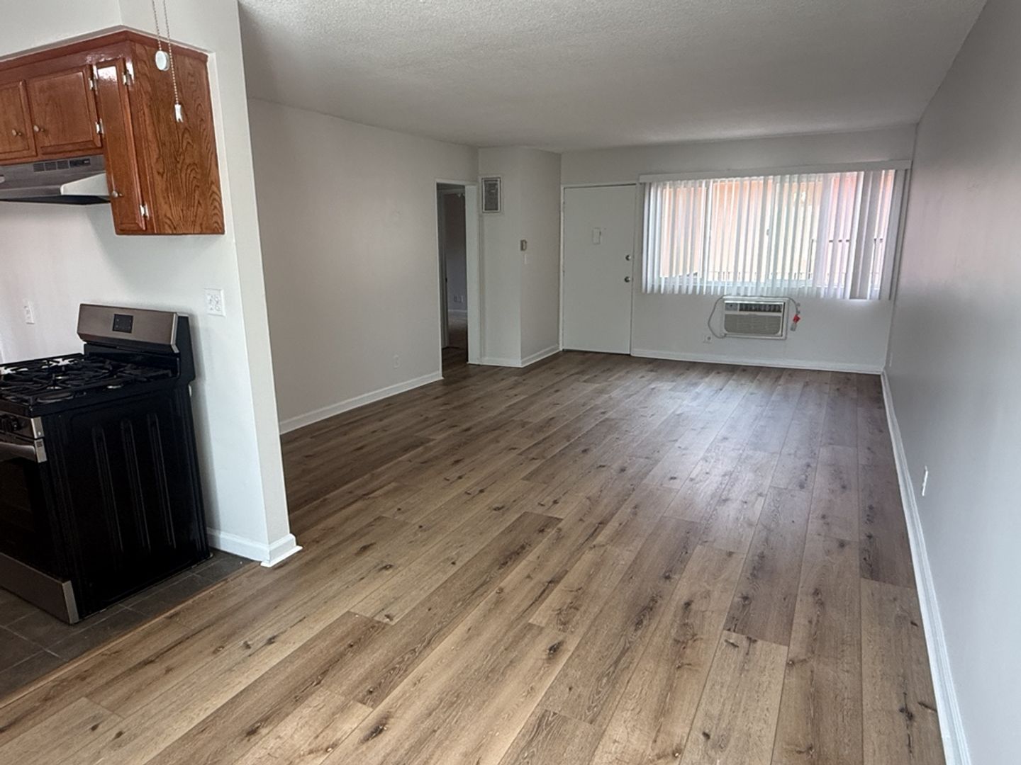 Van Nuys Apartment: 6126 Fulton Ave