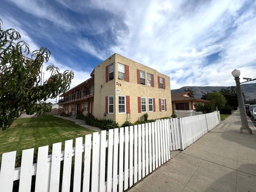 Santa Paula Gardens: $1,995 Upgraded Lower Front Unit Available
