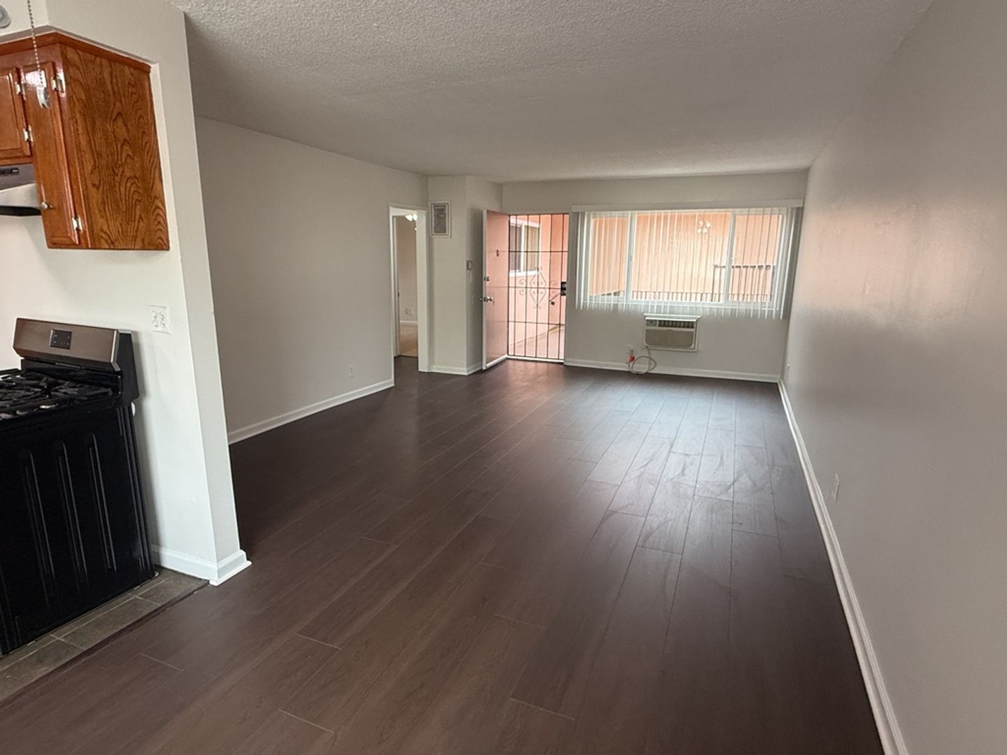 Van Nuys Apartment: 6126 Fulton Ave