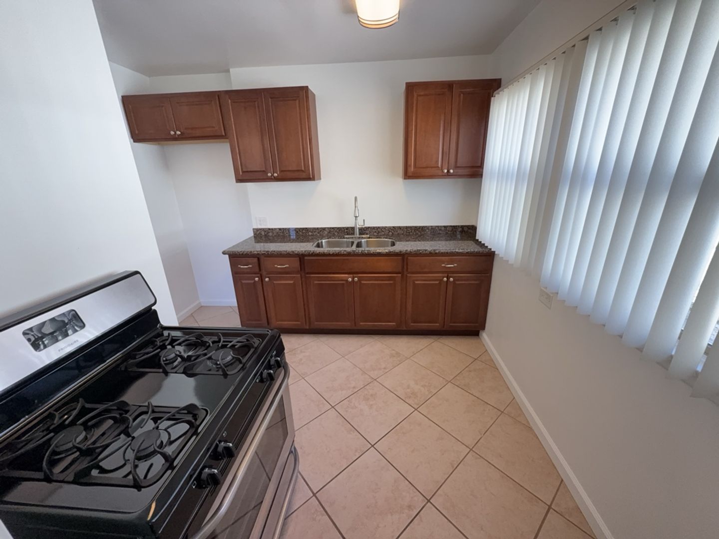 Burbank Apartment: 1235-37 N. Screenland Drive