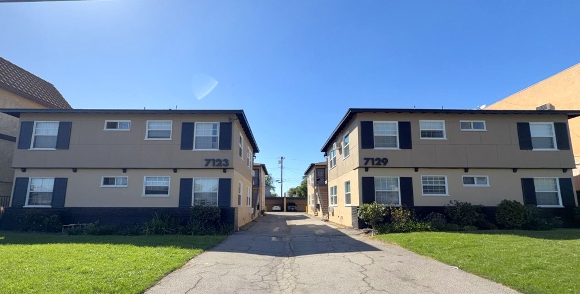 Van Nuys Apartment: 7123-7129 Hazeltine Ave. *