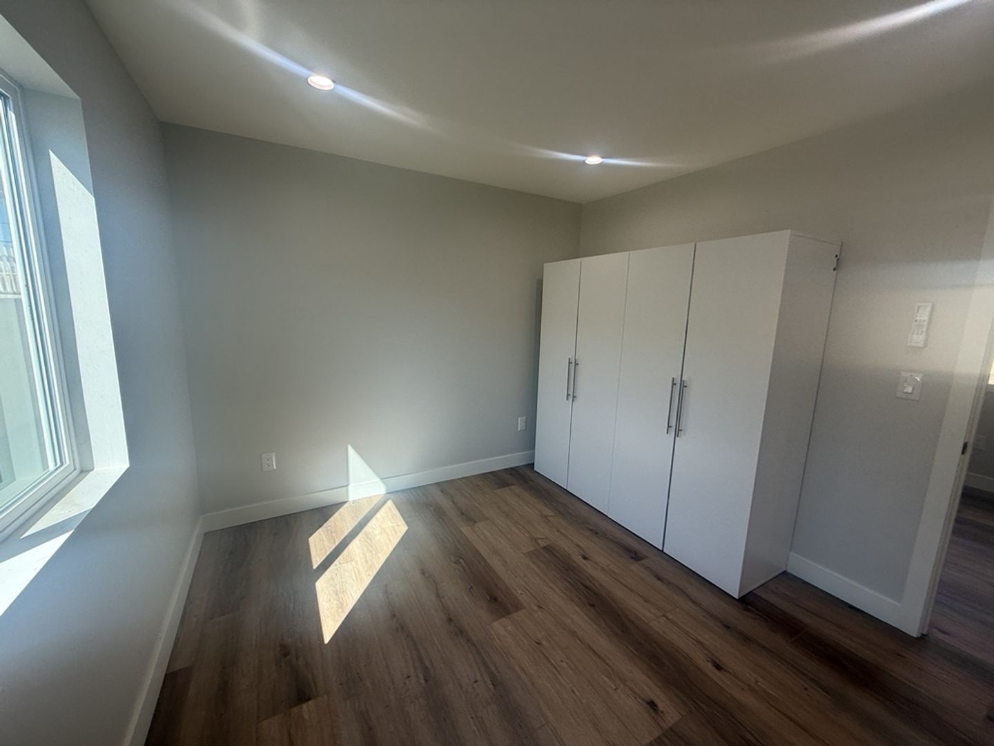 North Hollywood Apartment: 10640-46 Victory Blvd.*