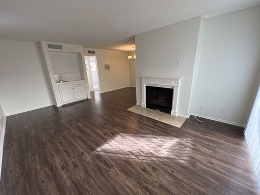 2 bed 2 bath with central A/C, 2 parking spaces! – photo 1