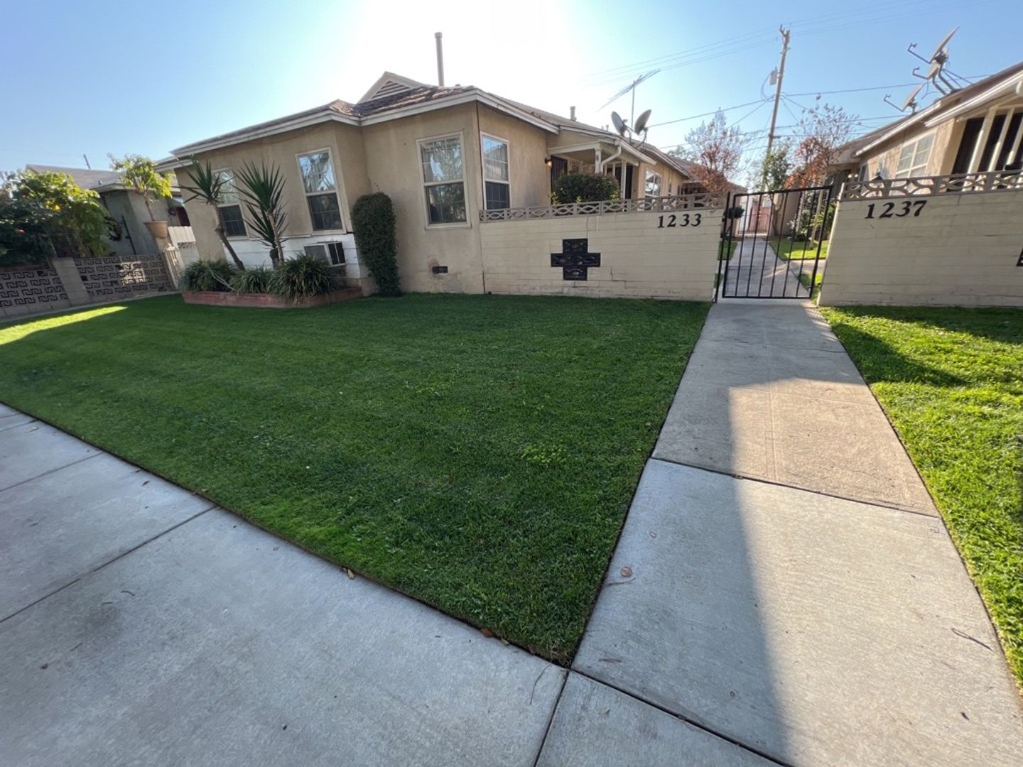 Burbank Apartment: 1233 Hollywood Way