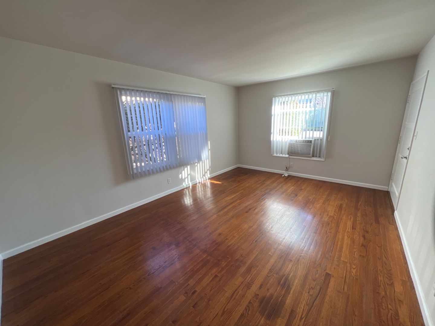 Montrose Apartment: 4125 Ocean View Blvd