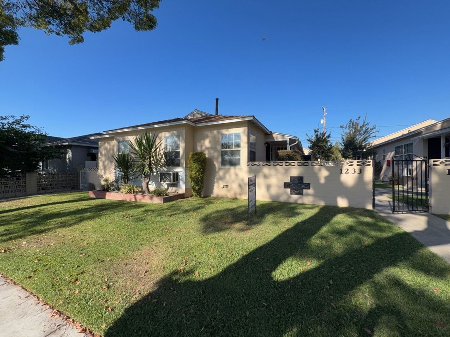 Burbank Apartment: 1233 N. Hollywood Way