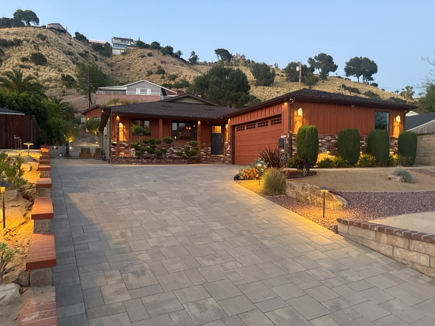 Burbank House: 2746 N. Kenneth Road