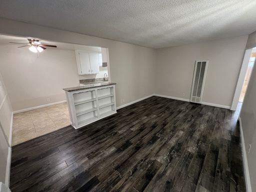 Large lower unit with pergo floors and granite countertops! (Move In Special *3 Months Pay $1000.00 OAC) – photo 1