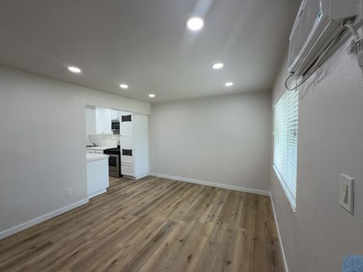 Lower 2 Bedroom- 1 Bathroom near the Los Angeles Equestrian Center**Move In Special (3 Months $1000.00 Rent OAC) – photo 1