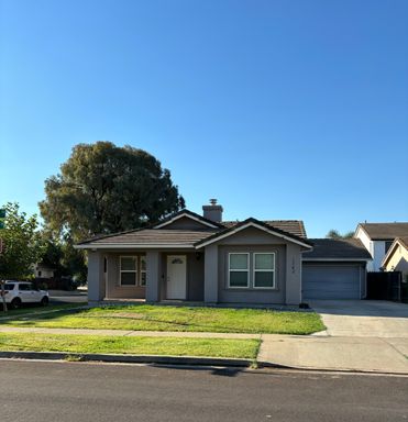 3 B/R 1 BA house on Corner Lot in Marysville 1 year lease (COMING SOON) – photo 1