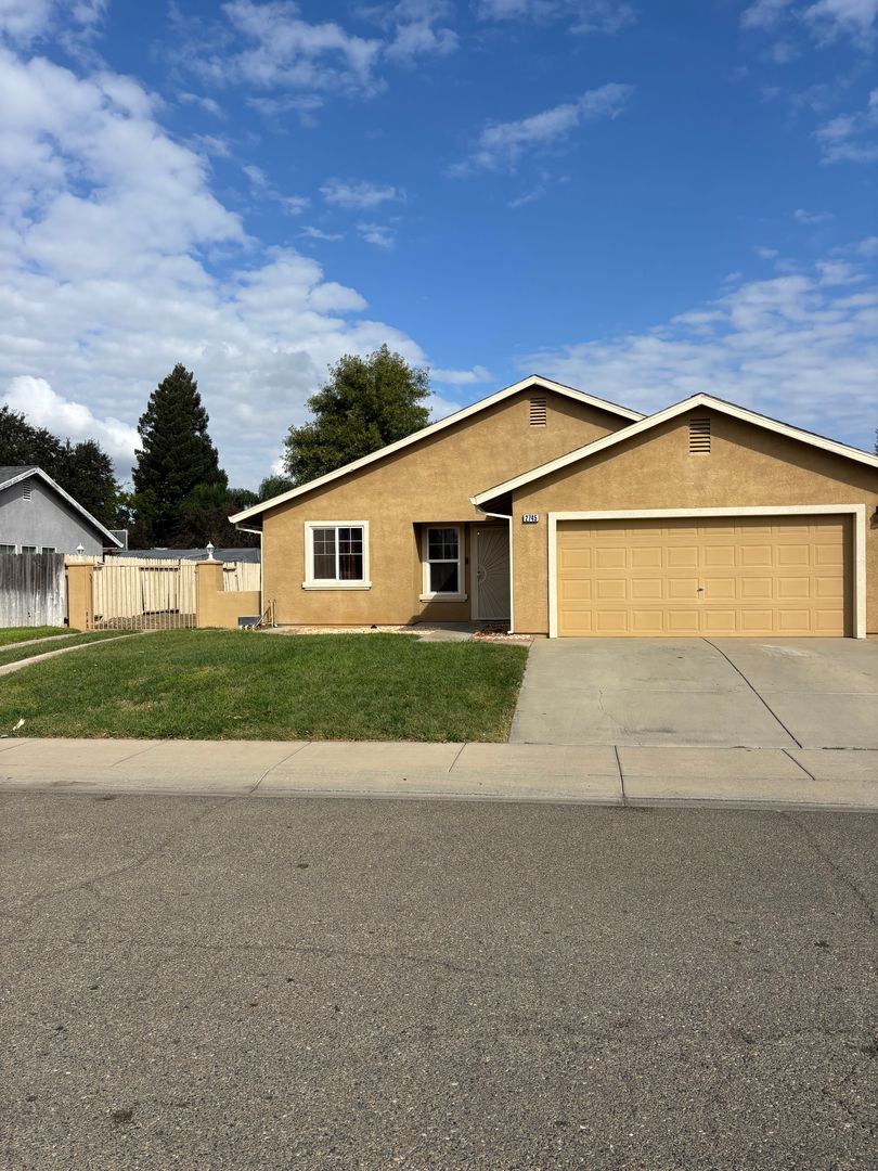 Live Oak House: 2745 Deanne Street