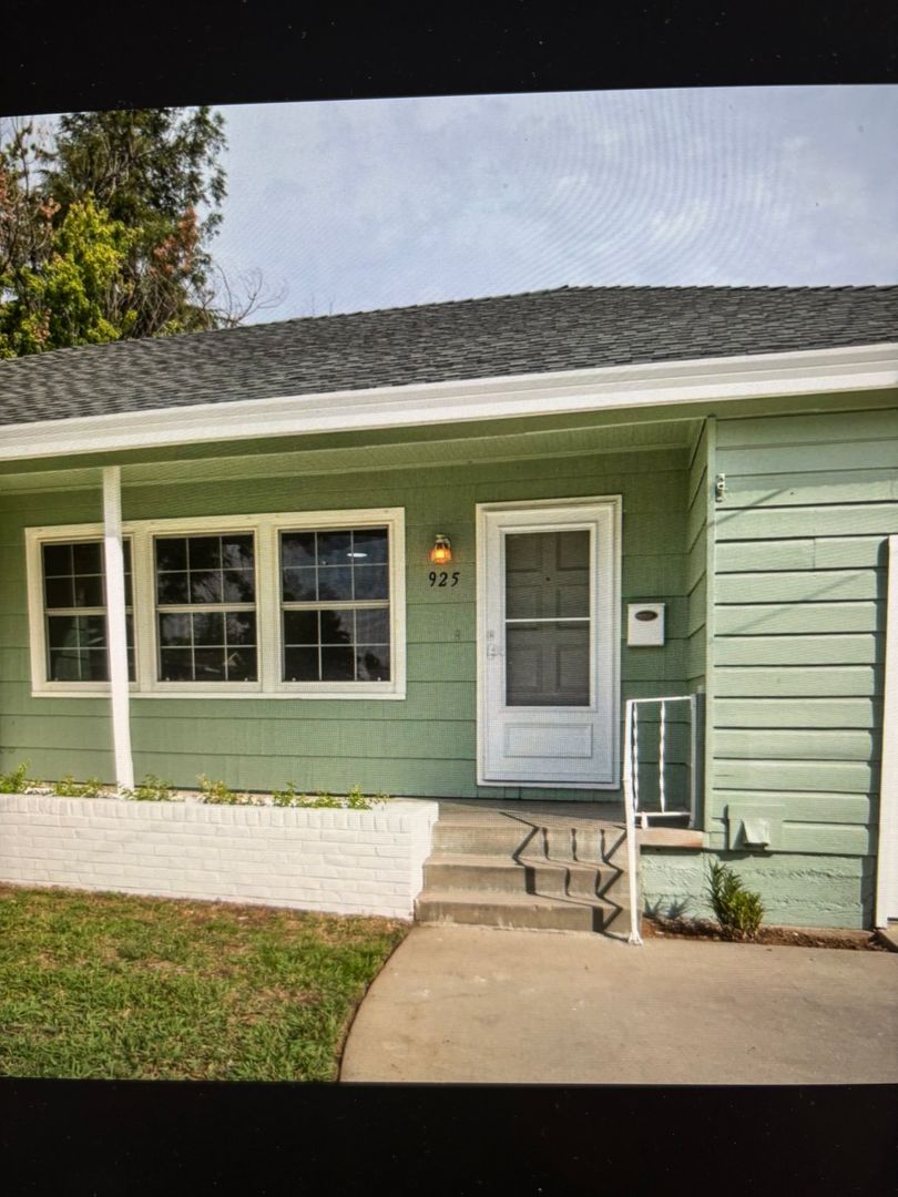 Yuba City House: 925 Jones St