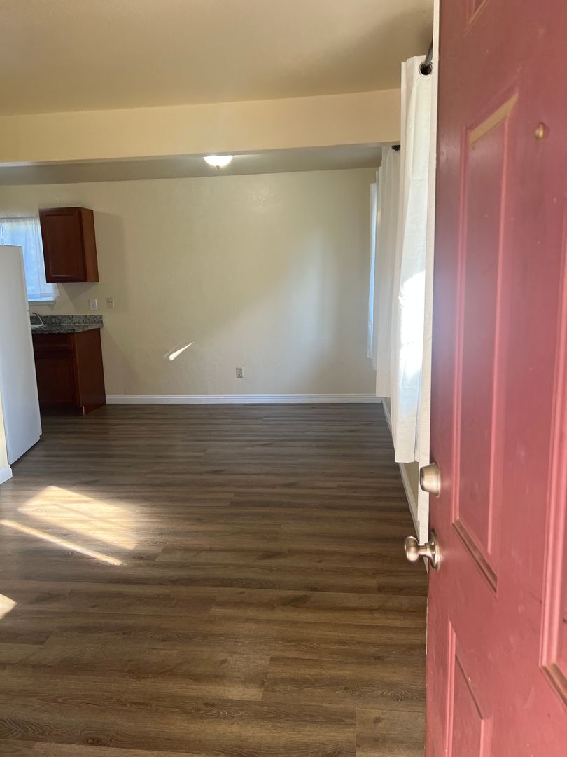 Marysville Apartment: 1954 Country Club Court