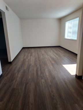 2 bedroom, 1 bath – photo 1