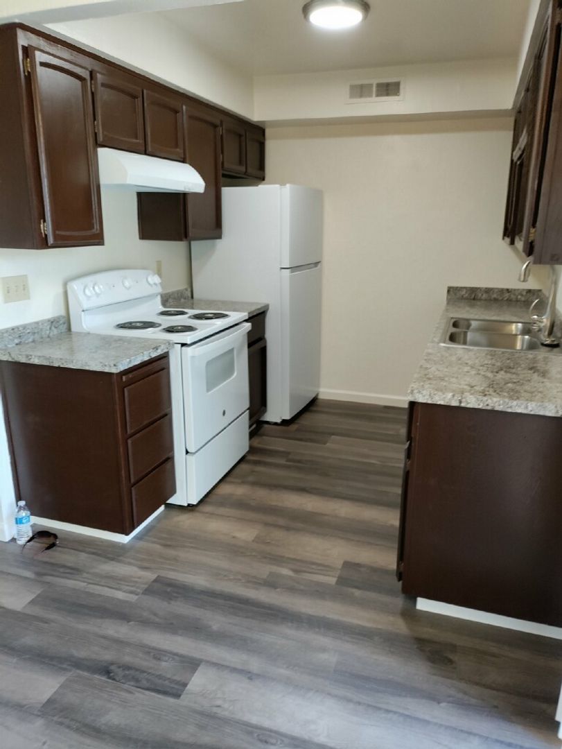 Yuba City Apartment: 1570-1594 Gray Ave