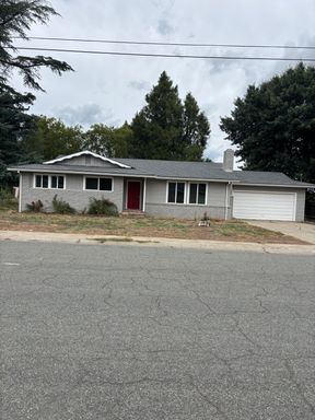 4 B/D 2 BA Home in Gridley AVAILABLE NOW!