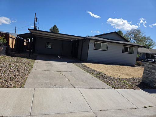Great Family home in family neighborhood~bring the pets – photo 1