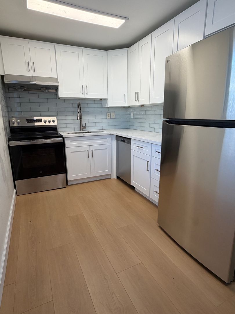 Sunnyvale Apartment: 663 La Grande Drive