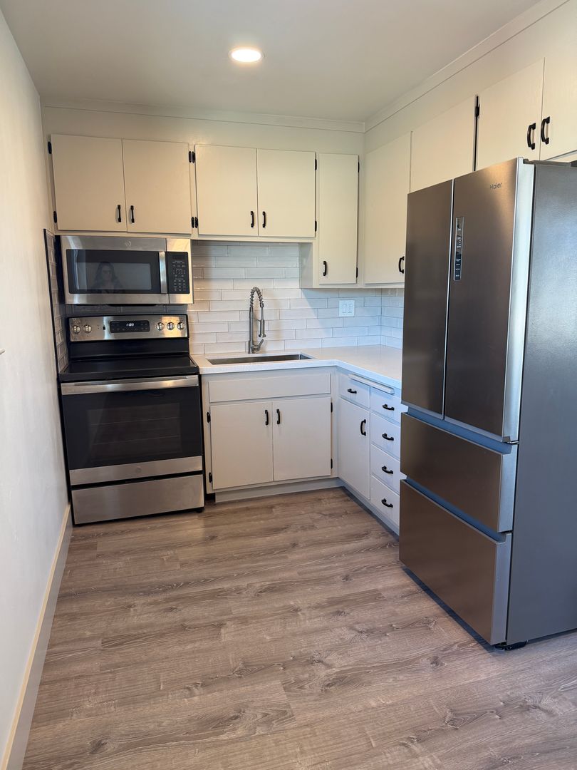 Sunnyvale Apartment: 663 La Grande Drive