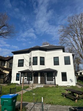 Reserve Now! / 734 W 4th St. – photo 1