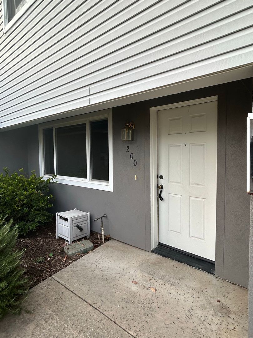 Chico Apartment: Tom Polk Ave