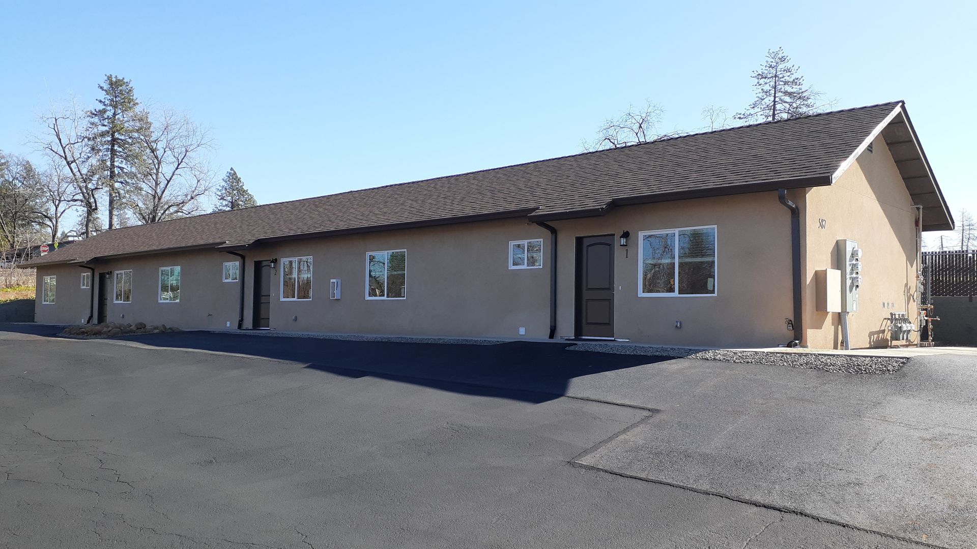 Paradise Apartment: 587 Oakwood Lane