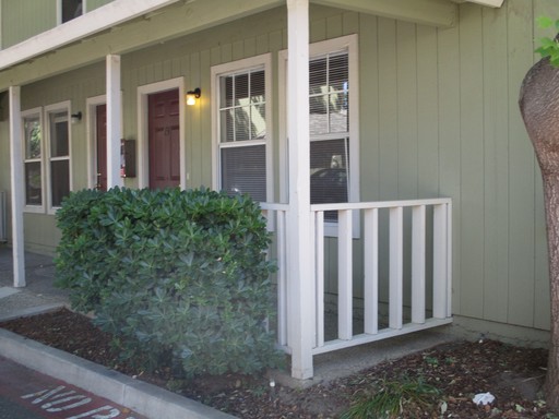 Beautiful 2 Story Townhome / LEASE TAKEOVER! – photo 1