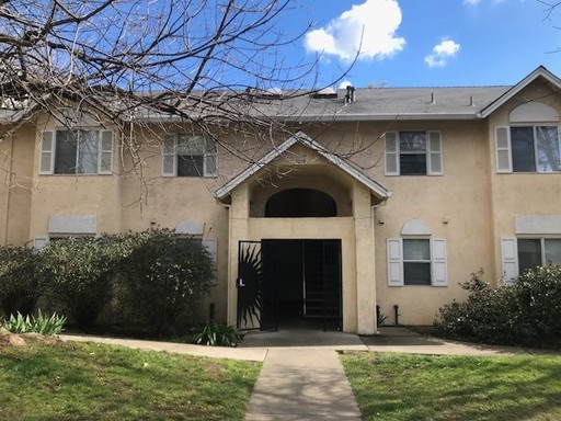 Reserve Now for Fall 2026 / 1021 W 5ht St Unit C - MOVE IN SPECIAL – photo 1