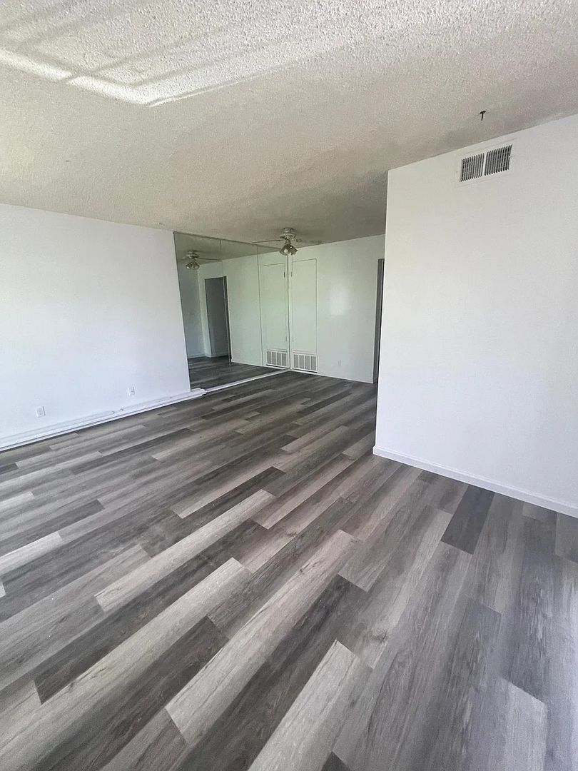 Auburn Condo: 3713 Park Dr #4