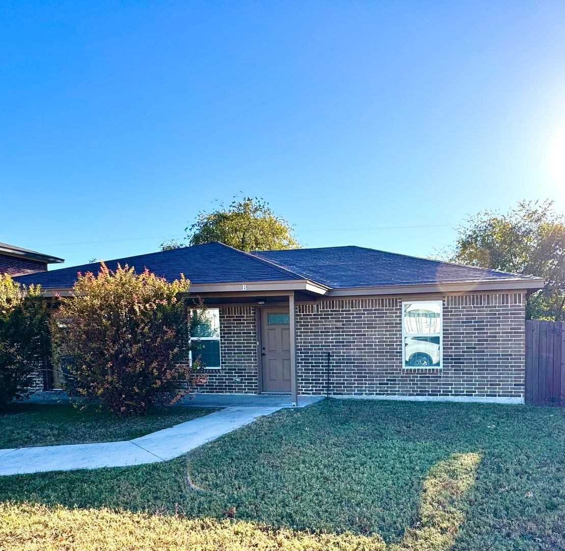 Killeen Multiplex: 2012 Cedarhill Drive - Unit B