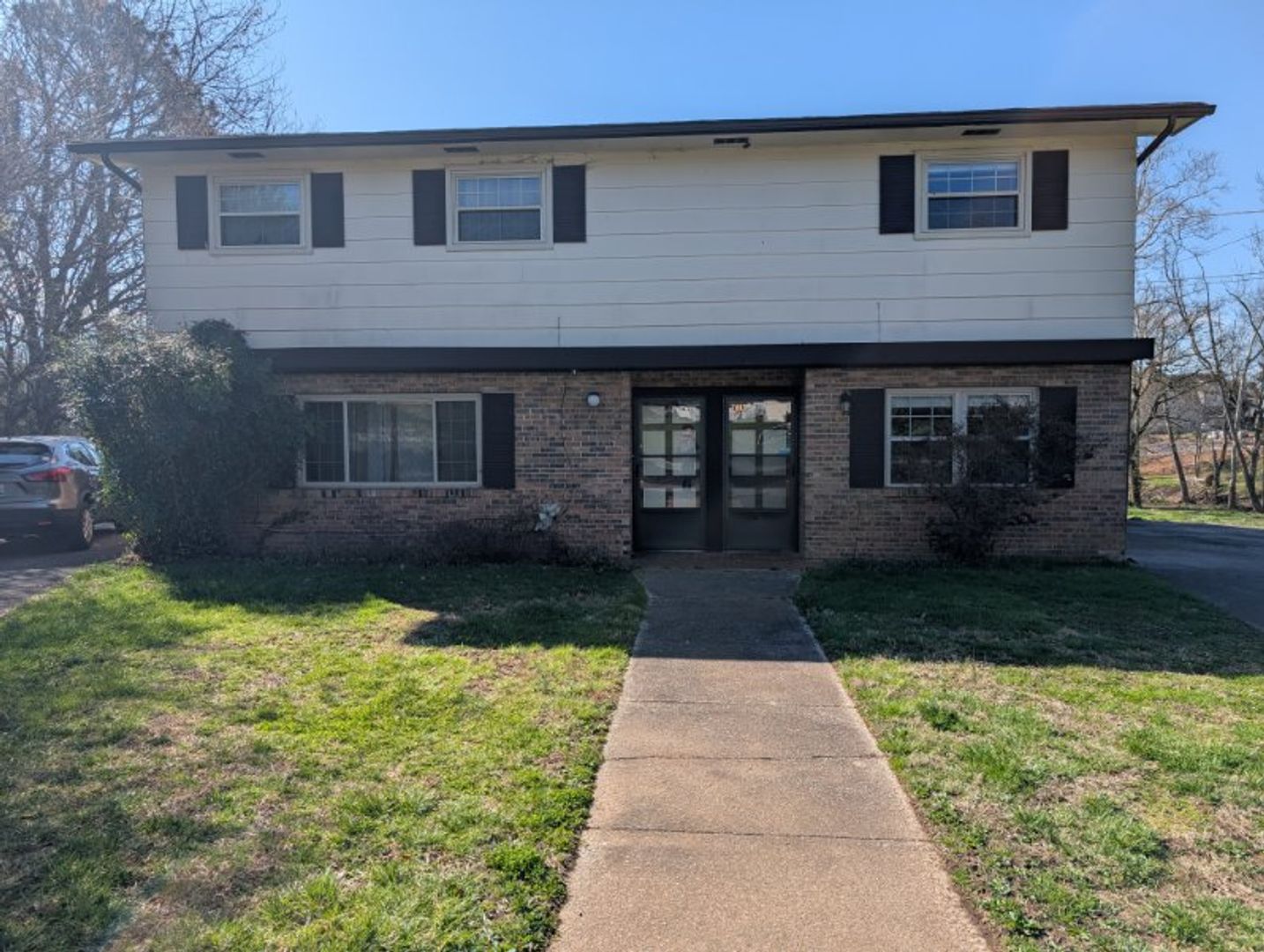 Knoxville House: 7012 Regency