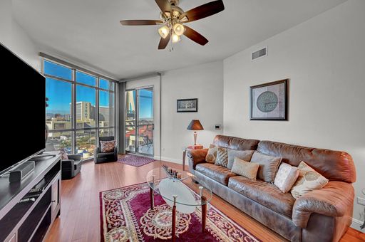 1 Bedroom fully furnished high-rise condo! – photo 1