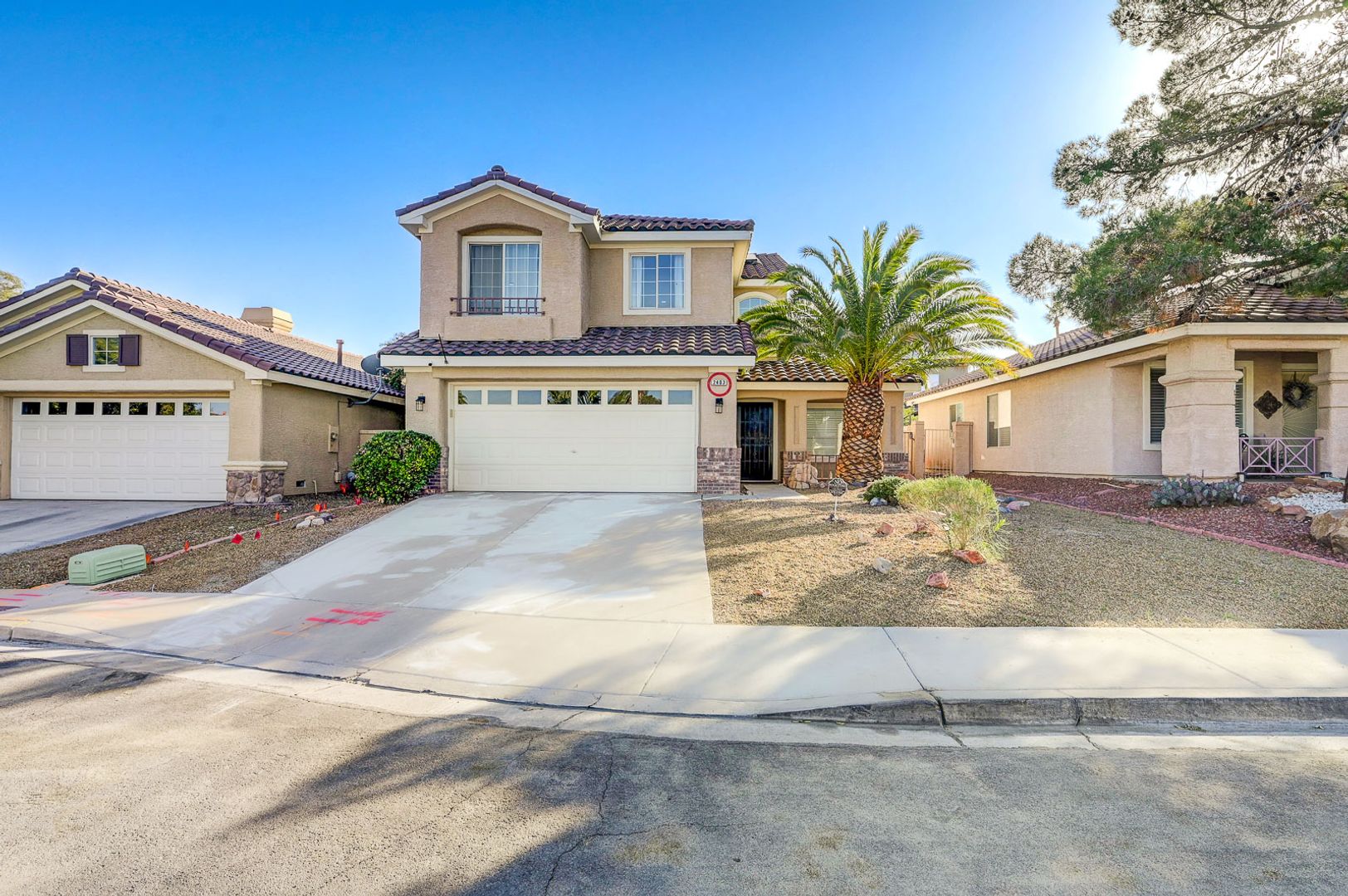 Henderson House: 2403 Rue De Versailles