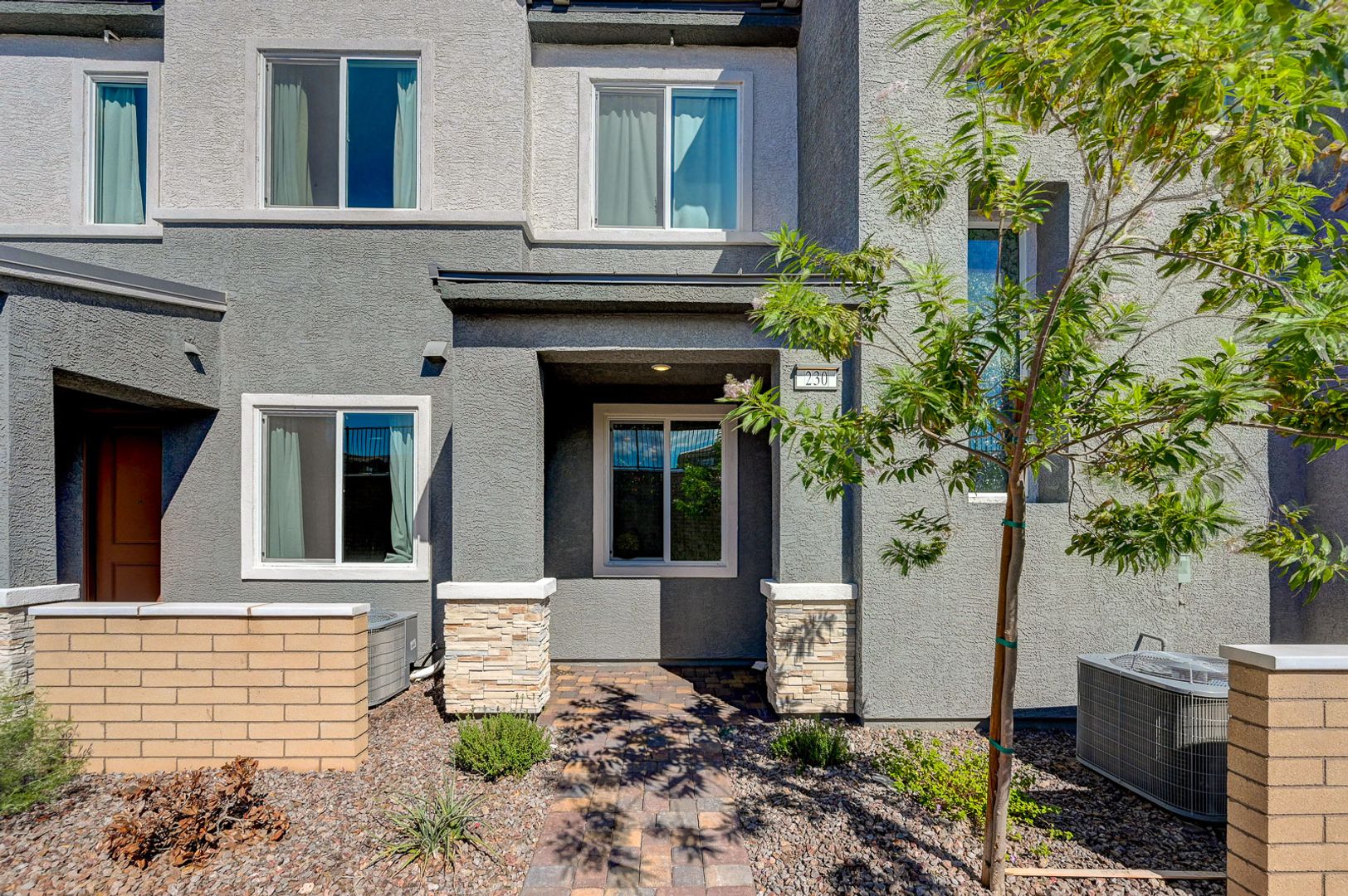 Henderson House: 230 Freeport View Pl.