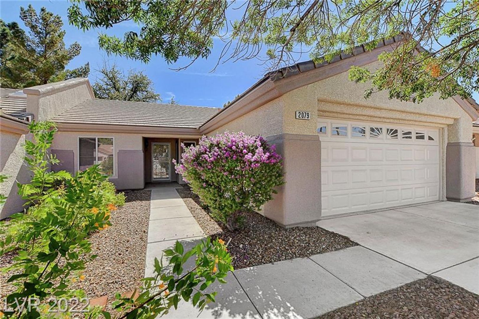 Henderson House: 2079 Poppywood Ave