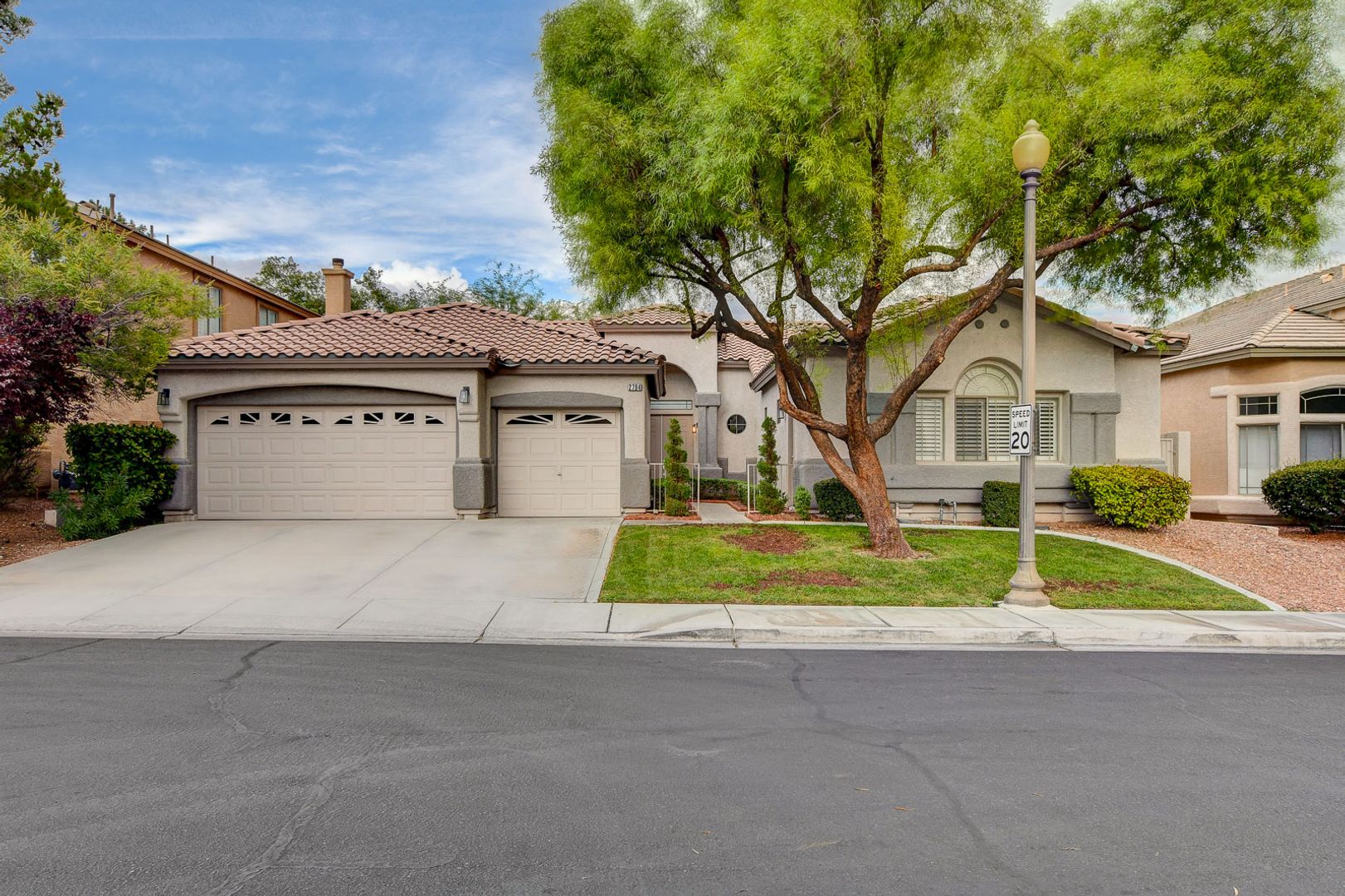 Las Vegas House: 2794 Glen Port St.