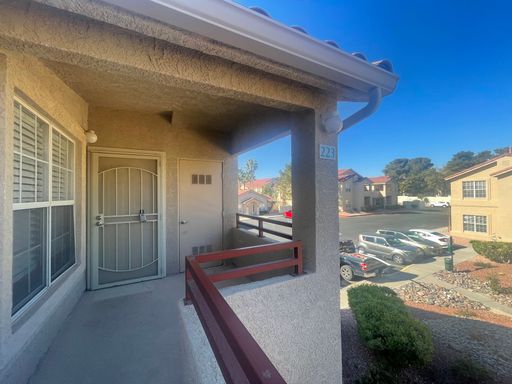 Second-Level Henderson Condo with Courtyard and Private Balcony – photo 1