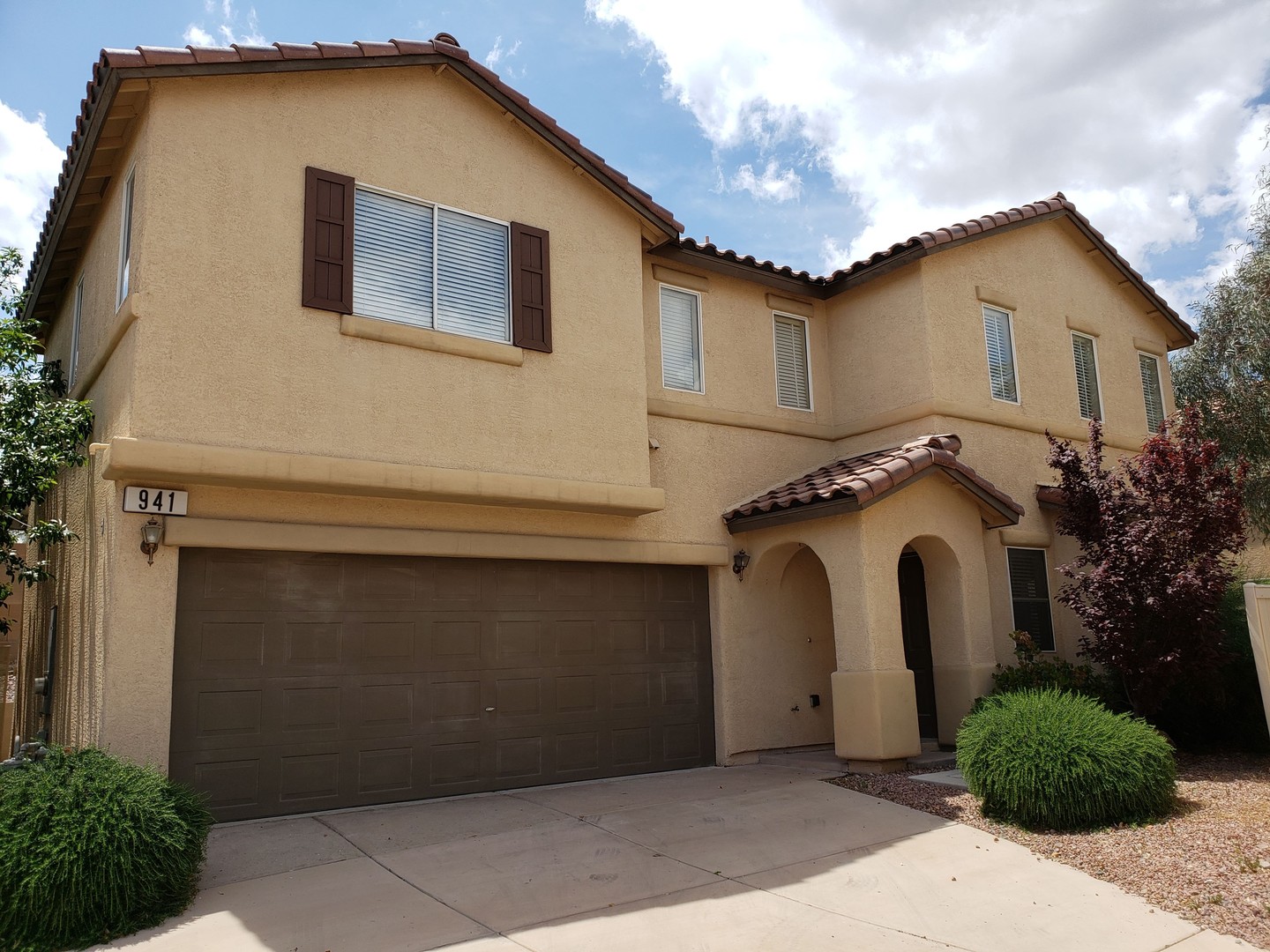 Henderson House: 941 Medina De Leon Ave.