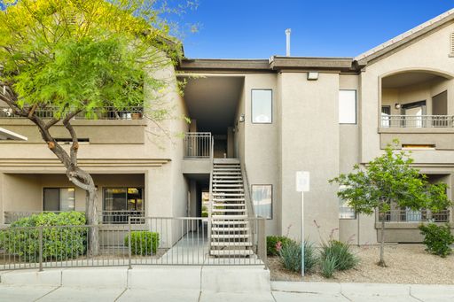 Comfort & Convenience: Modern 2-Bed, 2-Bath with Fireplace & In-Unit Laundry – photo 1