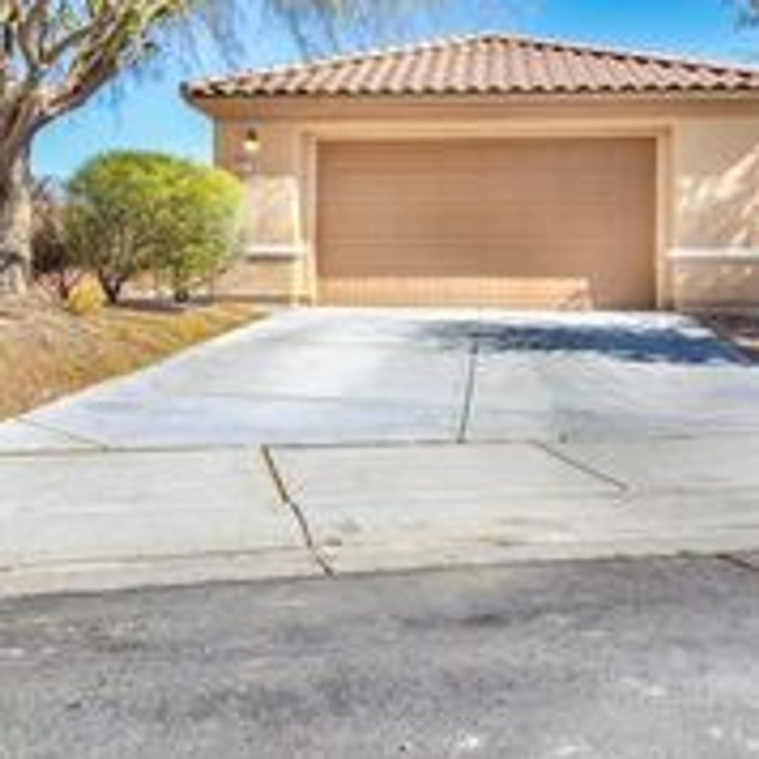 N. Las Vegas House: 7020 Dipper Avenue