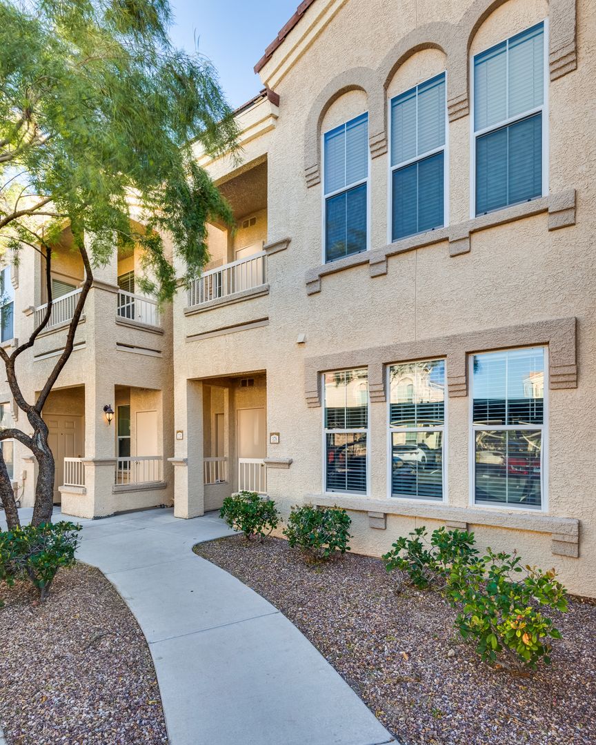 Las Vegas House: 10550 W Alexander Rd #2174