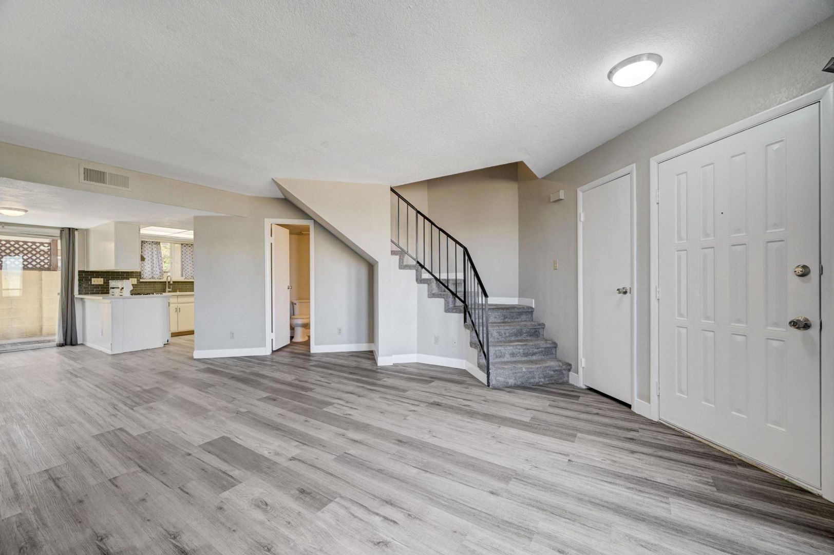 Henderson House: 527 Kristin Lane