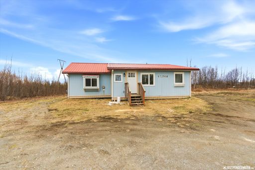 2 Bedroom | 1 Bathroom | Single Family Home | Large Lot